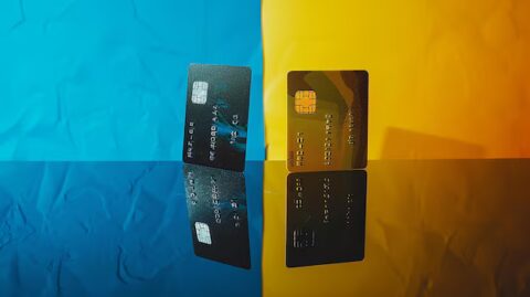 What Is The Difference Between A Credit Card And A Charge Card?