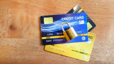 What Is The Difference Between A Secured And Unsecured Credit Card?